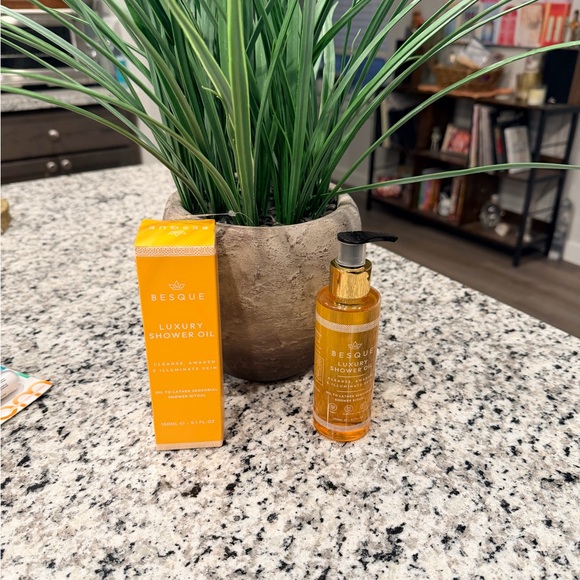 Luxury Shower Oil - Picture 3 of 3